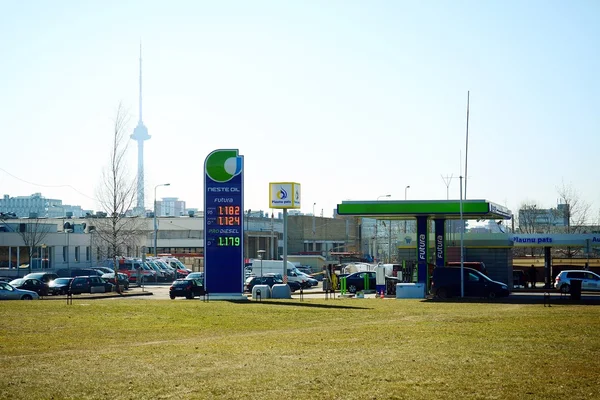 汽油销售公司初站在维尔纽斯市 图库图片