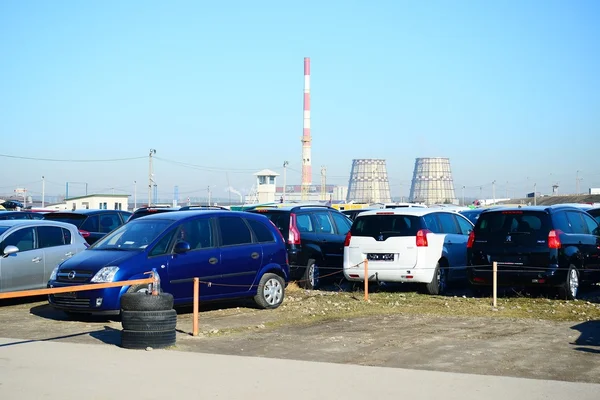 Markt voor tweedehands auto's gebruikt in vilnius stad — Stockfoto