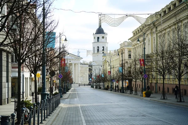 Vilnius ciudad Gediminas calle por la mañana — Foto de Stock