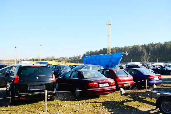 İkinci el piyasasının arabalar vilnius şehrinde kullanılır. — Stok fotoğraf