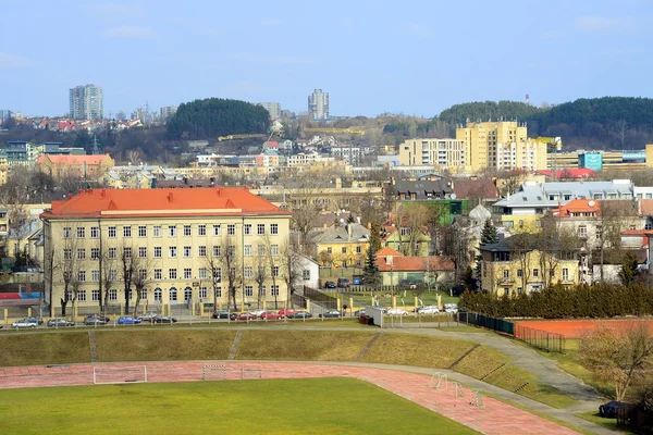 Vilna ciudad Zverynas distrito vista aérea de primavera — Foto de Stock