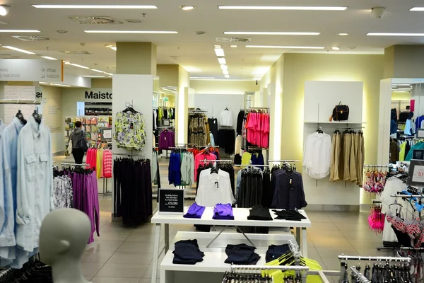 Winkel interieur in de Gediminas straat van Vilnius stad — Stockfoto