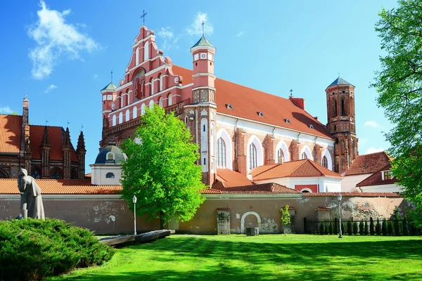 Iglesia de Santa Ana y Bernardinu en la ciudad de Vilna —  Fotos de Stock