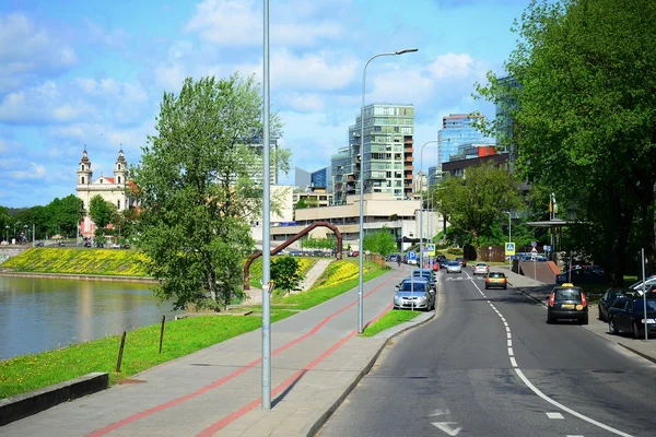 Río Neris y vista de la ciudad en primavera —  Fotos de Stock