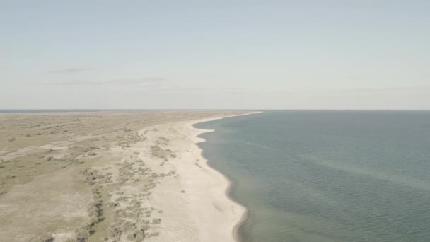 Εναέρια Πανόραμα Του Θαλάσσιου Παραδείσου Του Νησιού Dzharylhach Στη Μαύρη — Αρχείο Βίντεο
