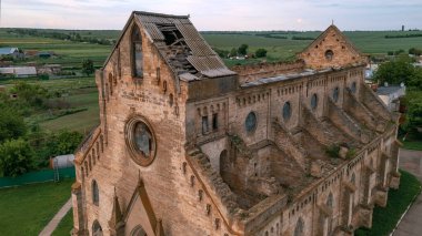 Stepovoe, Ukrayna, 30.05.2021. Aziz Peter ve Paul Kilisesi. Bahar günü Katolik Kilisesi 'nin ayinleri.
