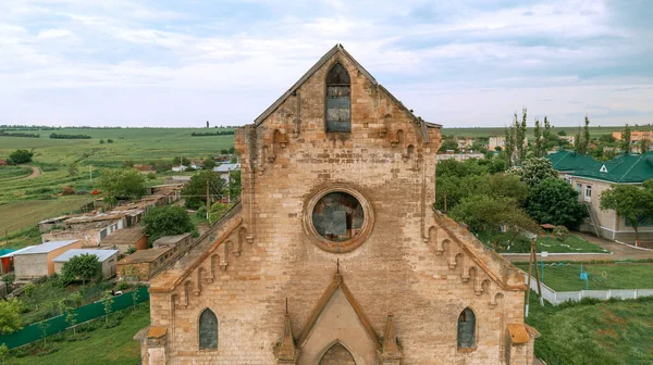 Stepovoe, Ukrayna, 30.05.2021. Aziz Peter ve Paul Kilisesi. Bahar günü Katolik Kilisesi 'nin ayinleri.