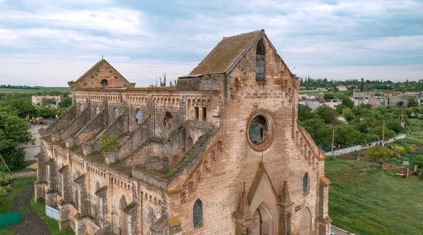 Stepovoe, Ukrayna, 30.05.2021. Aziz Peter ve Paul Kilisesi. Bahar günü Katolik Kilisesi 'nin ayinleri.