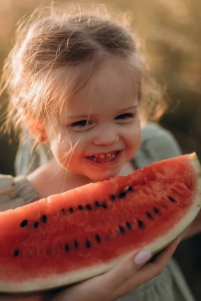 Gorgeous Girl Eating Watermelon Her Mom Park — Stock Photo, Image