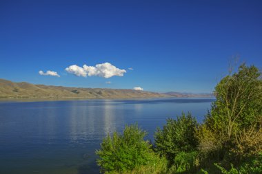 Sevan Gölü güneşli bir günde, Ermenistan