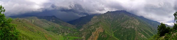 Berge mit Wolken, Armenien — Stockfoto