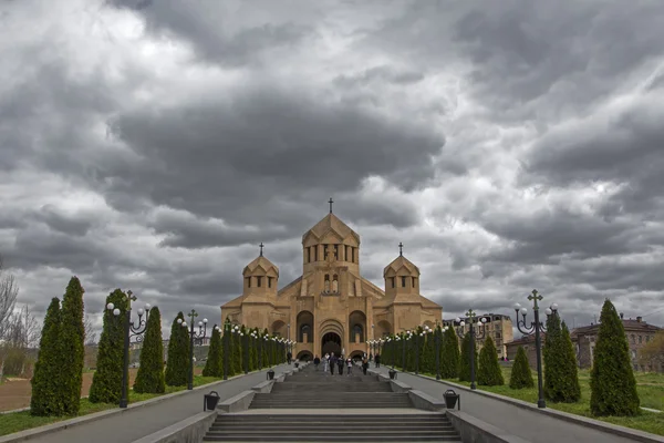 Sankt Gregorius Upplysaren katedralen i molnig dag, Jerevan, Armenien — Stockfoto