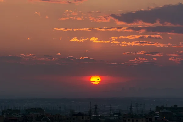 アルメニアの原子力発電所と太陽 エレバン アルメニアからの眺め 美しい夕日 — ストック写真