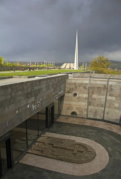 Örmény népirtás múzeum-Intézet és a Tsitsernakaberd emlékmű emlékműve az örmény népirtásra, Yerevan, Örményország. 1915. április 24-én 1,5 millió polgári örmények öltek meg az Oszmán Birodalom — Stock Fotó