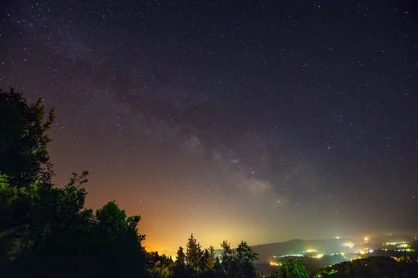 Нічне небо над Cofru острова, Греція. Чумацький шлях чітко видно — стокове фото