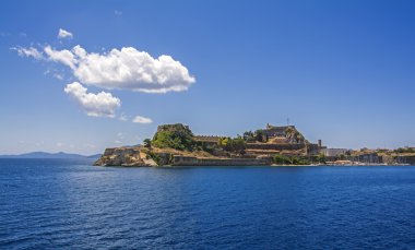 corfu Town Korfu (corfu) denizden resimde Adriyatik Denizi'ndeki Yunan adasında eski kale