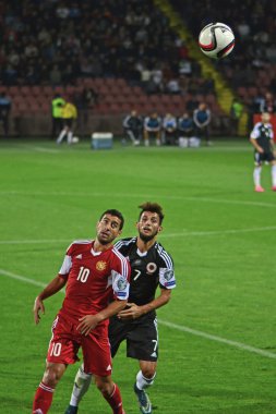 Erivan, Ermenistan - 11 Ekim 2015: Futbol, Ermenistan vs Arnavutluk, 0 - 3, Avrupa Elemeleri: Ghazaryan (kırmızı) vs Aliji (siyah)