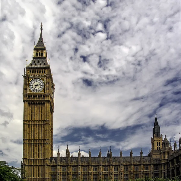 Londres, Angleterre, Royaume-Uni, Europe - 29 juin 2004 : Vue de l'emblématique tour de l'horloge Big Ben — Photo