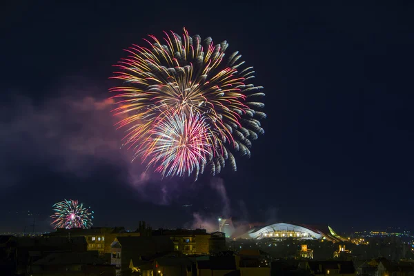 Fuochi d'artificio dedicati 25 anniversario dell'indipendenza della Repubblica di Armenia. Erevan — Foto Stock