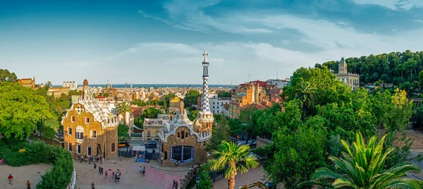 Barcelona Espanja Heinäkuuta 2019 Värikäs Panoraamanäkymä Barcelonaan Antoni Gaudin Luoman — kuvapankkivalokuva