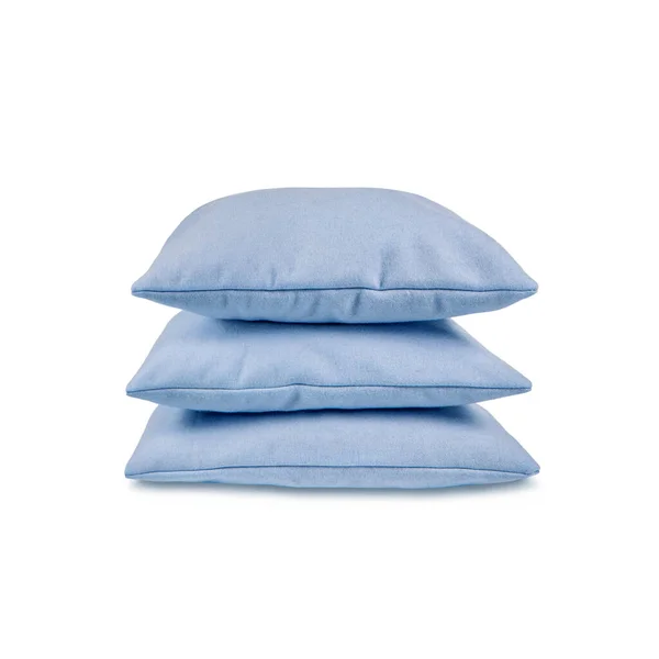 三个蓝色的羊毛枕头堆在一起 彼此隔离在白色的背景下 — 图库照片