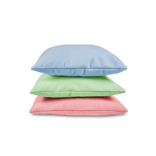 三个红色 绿色和蓝色的毛绒枕头堆在一起 彼此隔离在白色的背景下 — 图库照片
