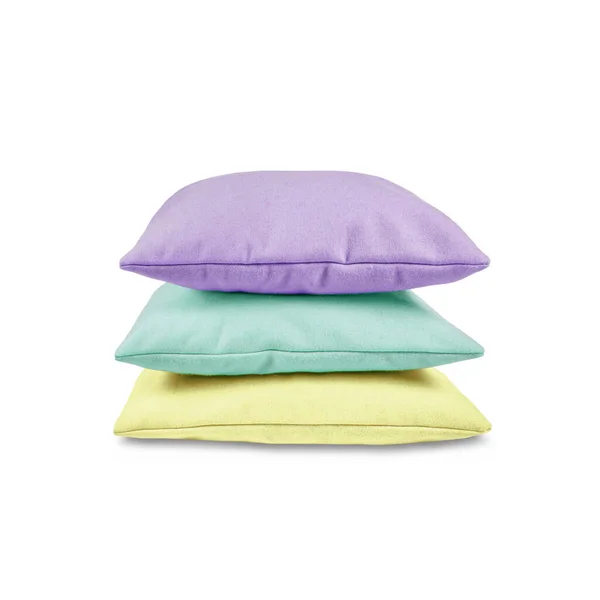 ターコイズ 紫の毛むくじゃらの枕が3つ重ねられ 白い背景に隔離されています — ストック写真