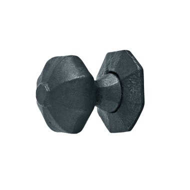 Sekizgen dövülmüş koyu metal kapı kolu, kolu. Kapı araları için eski mobilyalar. Eski dekoratif element kırpma yolu ile beyaz arkaplanda izole edildi. Mobilya serisi