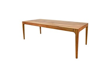 Ceviz masası beyaz arka planda, dikdörtgen ahşap yemek masasında izole edilmiş. Mobilya serisi