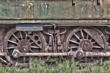 Terk edilmiş tren paslı jantlar