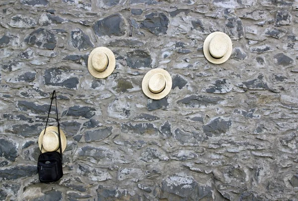Il Muro cappelli uomo "slitte", vicino alla Chiesa di Nossa Senhora do Monte, Madeira (Portogallo) ). — Foto Stock