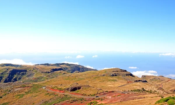 Typical road Pico Ruivo Madeira (Portugal). A hiking region of Madeira — Stock Photo, Image