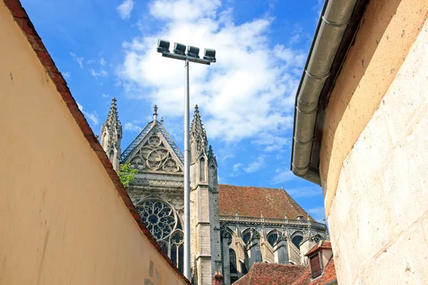 Cathedral St Etienne between walls, Auxerre (France) — Stock Photo, Image