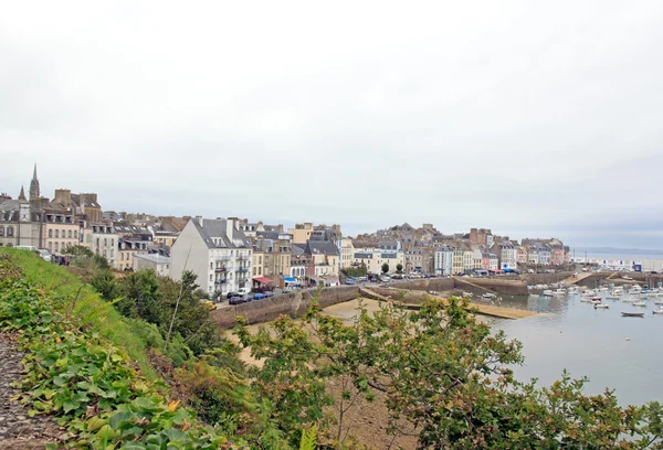 Der hafen von douarnenez gesehen, da der weg plomarc 'h durch ein schlechtes wetter tag (bretagne finalist? re frankreich) — Stockfoto