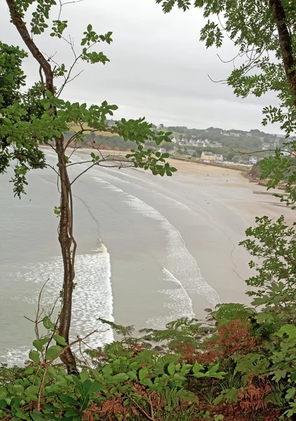 Douarnenez, een uitzicht op het strand van Ris, uit de weg van Plomarc'h per dag slecht weer (Finistere, Bretagne, Frankrijk) — Stockfoto