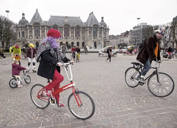 The Velorution Lille (59 Nord, França) sábado, 14 de março de 2015, em frente ao Palais des Beaux Arts — Fotografia de Stock