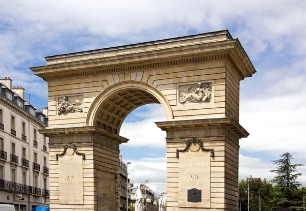 Porte Guillaume století Dijon, Burgundsko (Francie). Zbytky opevnění — Stock fotografie