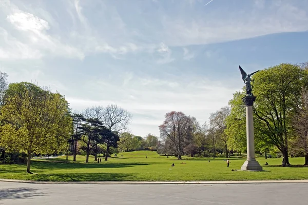 The esplanade of Montsouris Park, famous Parisian garden (Paris France) — Stock Photo, Image