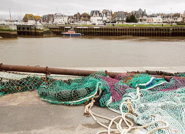 Rete da pesca, Trouville (Normandia Francia). Il porto di Trouville in Normandia (Francia ) — Foto Stock