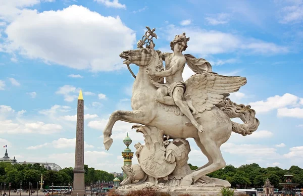 Mercurio che cavalca Pegaso, le Tuileries, statua di Coysevox (datata milleseicentoquaranta. millecentoventi) (Parigi Francia ) — Foto Stock