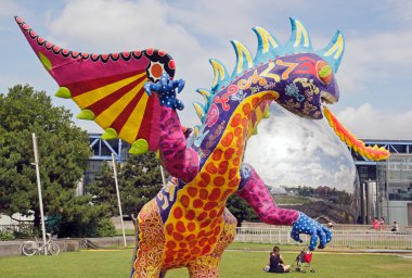 Sergi ve Meksika sanal ziyaret. Paris, Parc de la Villette (Fransa). 22 Temmuz 2015 için 4'ten. bir Alebrije, ejderha