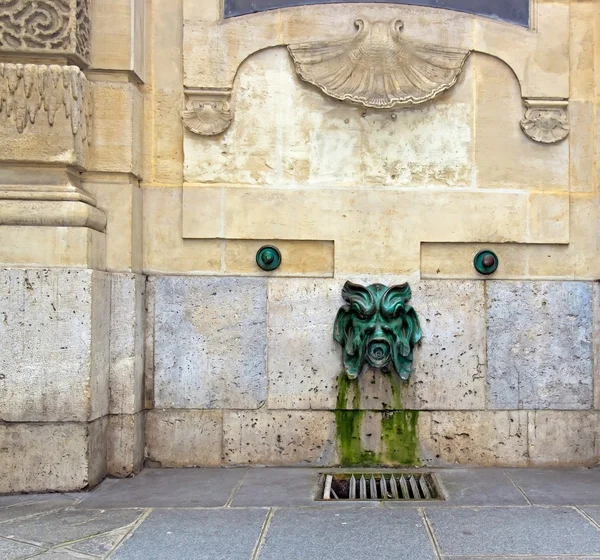 Fountain Vertbois or St Martin (1712) (Paris France) Very old fountain still in place in Paris — Stock Photo, Image