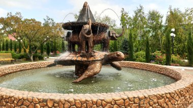 Kırım 'da bir kaplumbağa ve fil çeşmesi