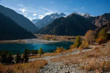 Issyk, Kazakistan 'ın Yenbekshikazakistan bölgesinin güneybatısında, Almaty bölgesinin yaklaşık 40 km doğusunda, Trans-Ili Alatau' nun Issyk Vadisi 'nde bulunan bir göldür..