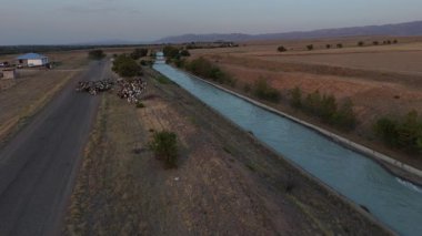 Büyük Almatı Kanalı adını Dinmukhamed Akhmedovich Kunayev 'den almıştır..