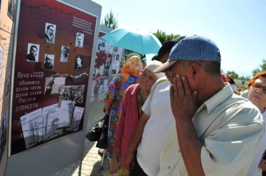 Kazakistan 'ın Zhanalyk köyünde siyasi baskı mağdurlarının anıtı. 30 Mayıs 2010.