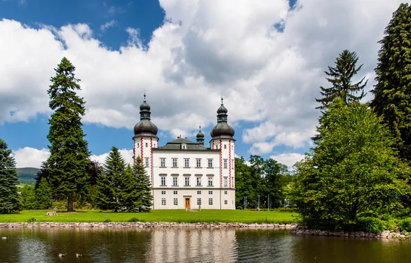 A view to Vrchlabi Castle from the pond, Czech Republic — Zdjęcie stockowe