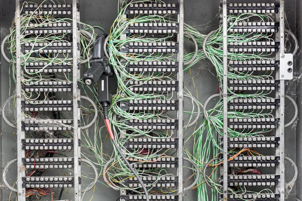 kabloları ve bağlantıları elektrik kutusu