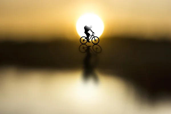 Silhouette of cyclist — Stock Photo, Image