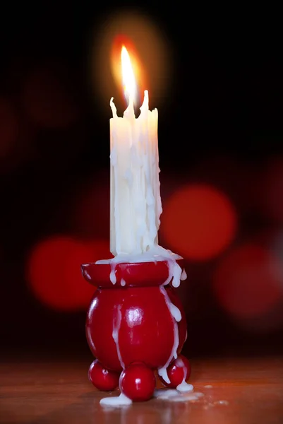 Druipende Kerstkaars Houten Kandelaar — Stockfoto